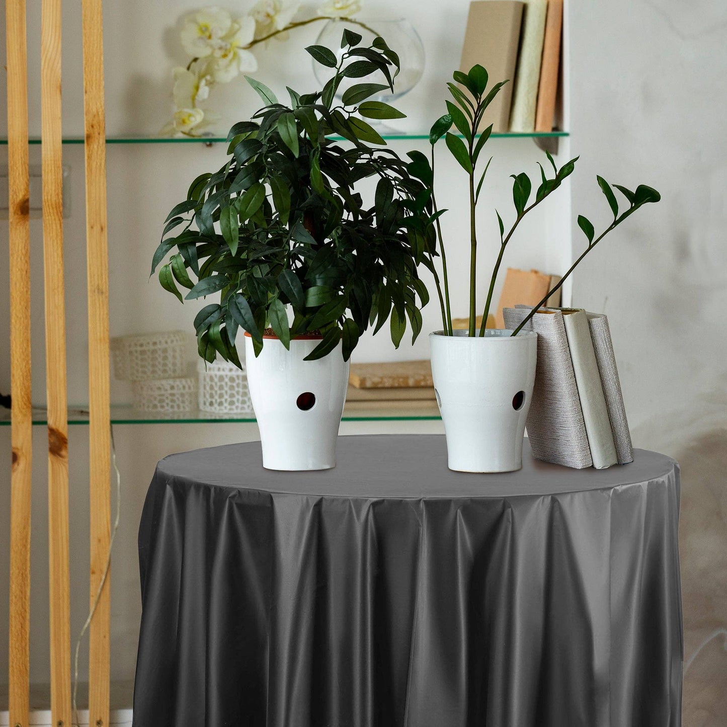 84" Black Round Disposable Tablecloth - 1 pc