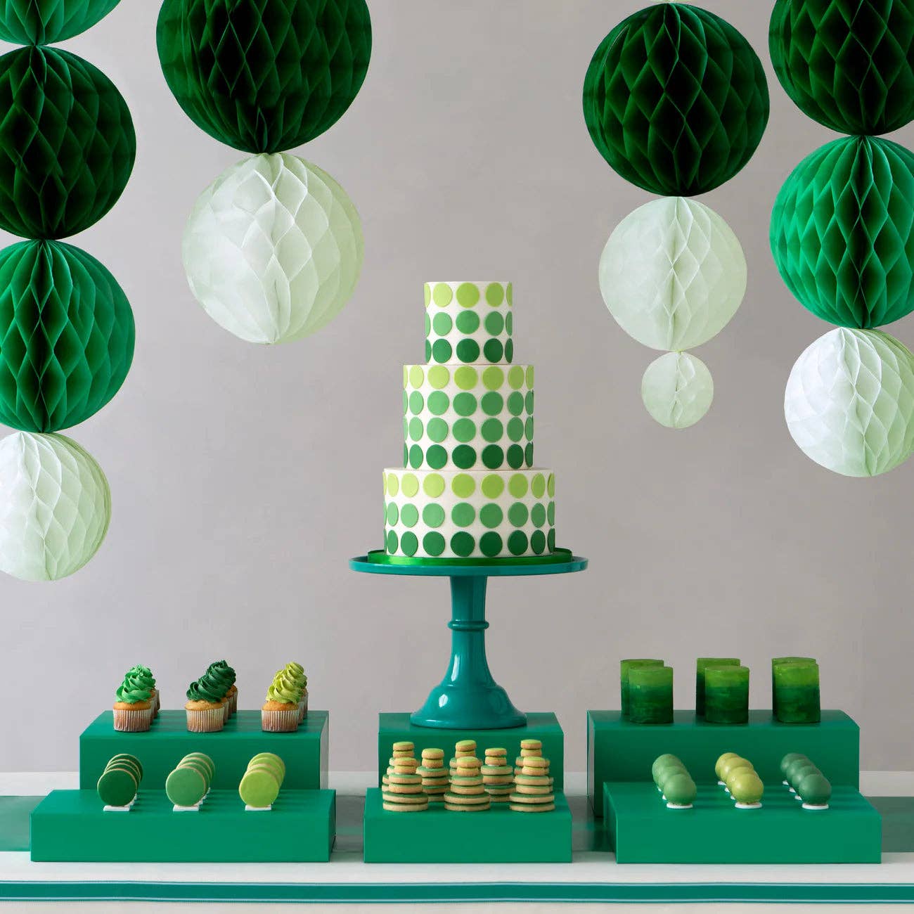 LARGE EMERALD GREEN PEDESTAL MELAMINE CAKE STAND