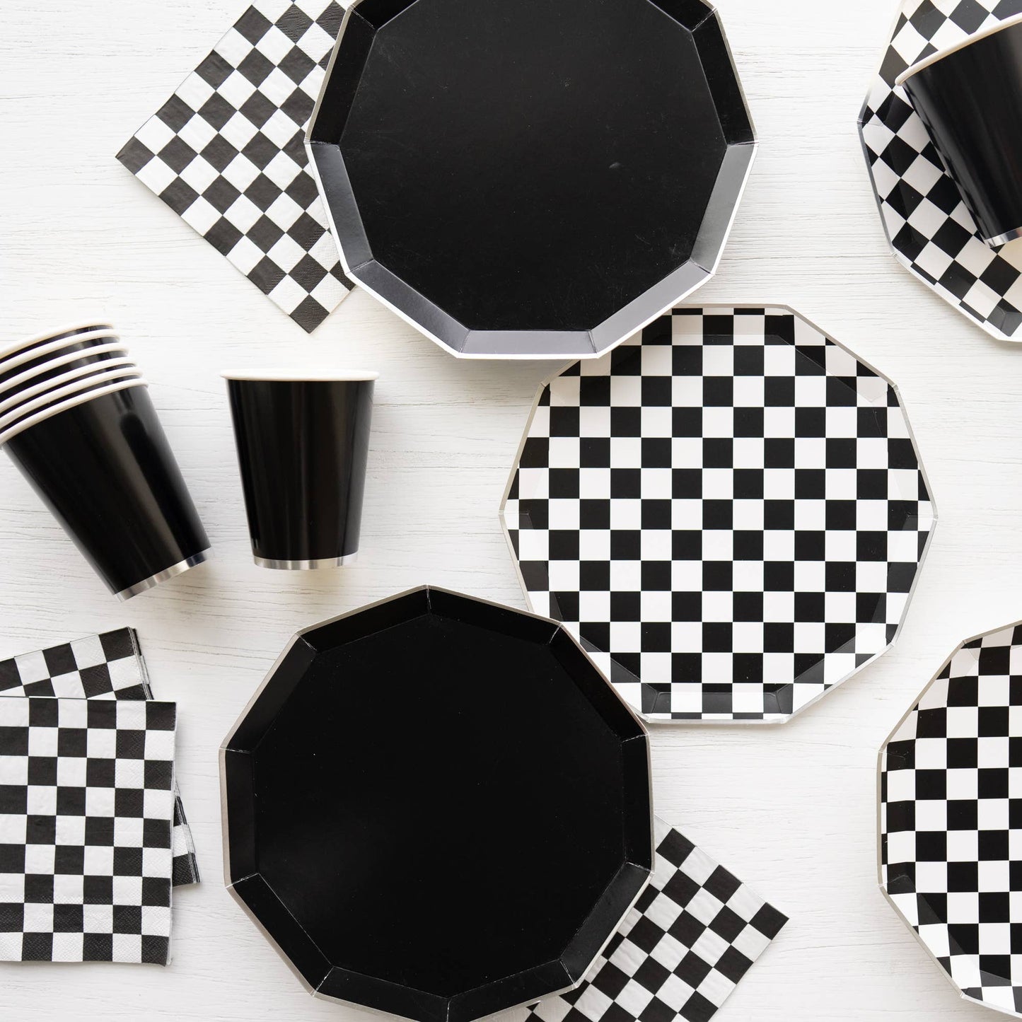 BLACK AND WHITE SIGNATURE CHECKER LARGE NAPKINS