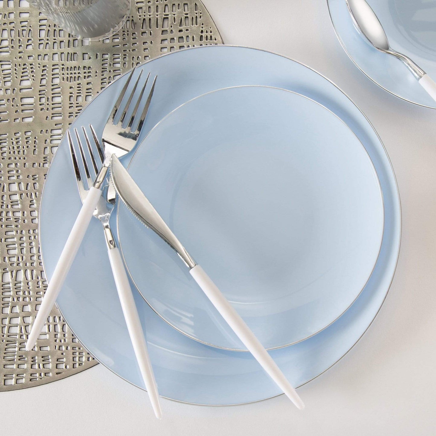 Round Ice Blue • Silver Plastic Plates | 10 Pack