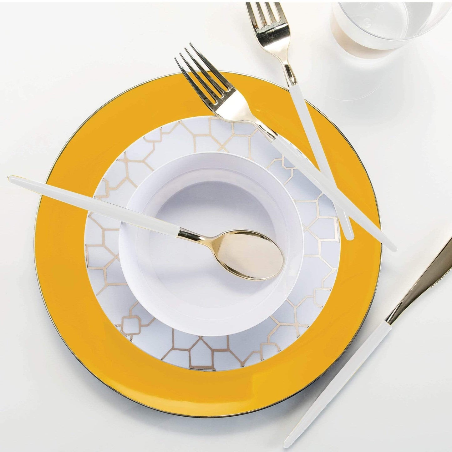 Yellow • Gold Round Plastic Plates | 10 Pack